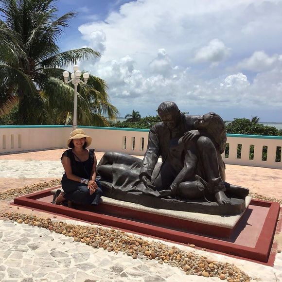 Meet your Posher, Claudia - Picture 1 of 1